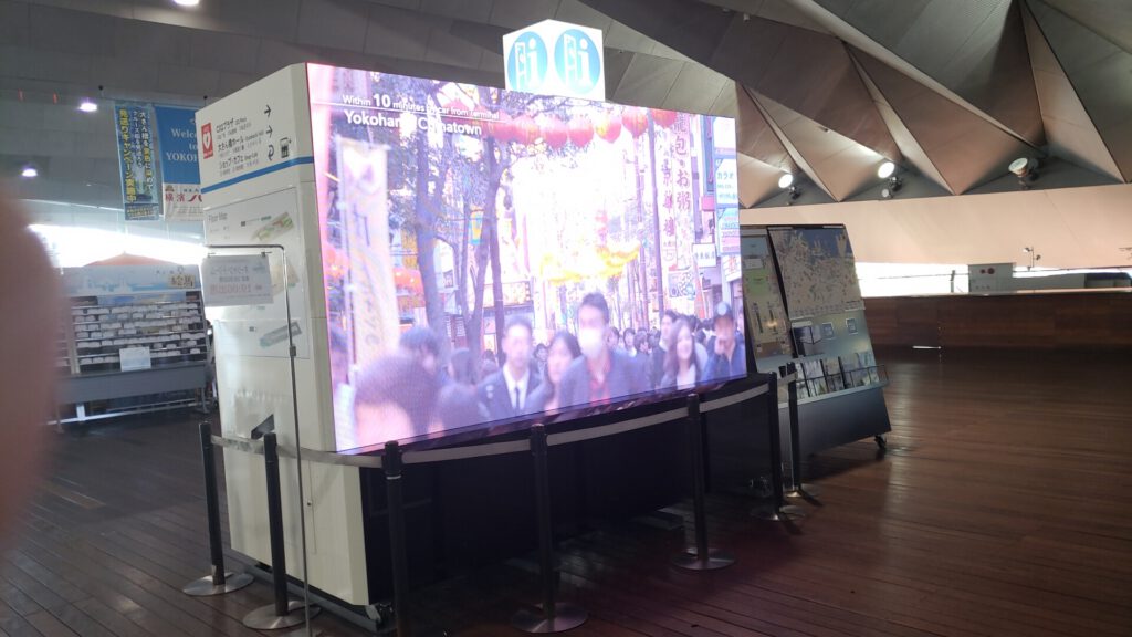 全体サイズ：W3072mm×H1728mm