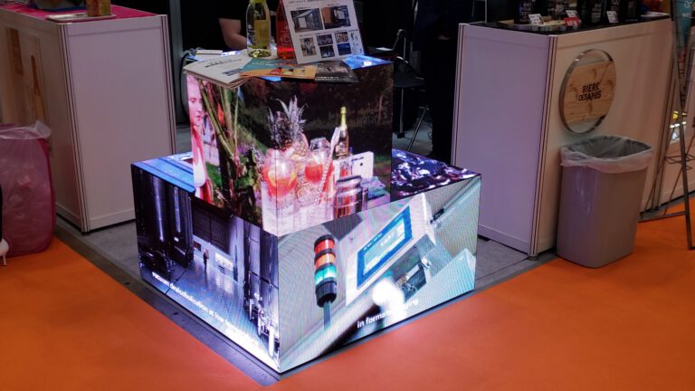 全体サイズ：W500mm×H500mm立方体サイズを4個使用